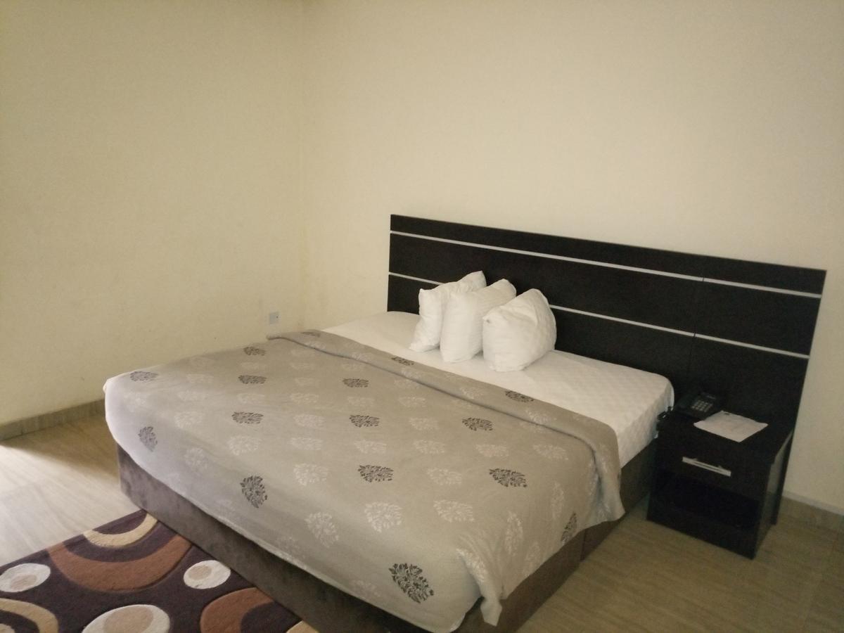 Hotel Benizia Asaba Exterior photo