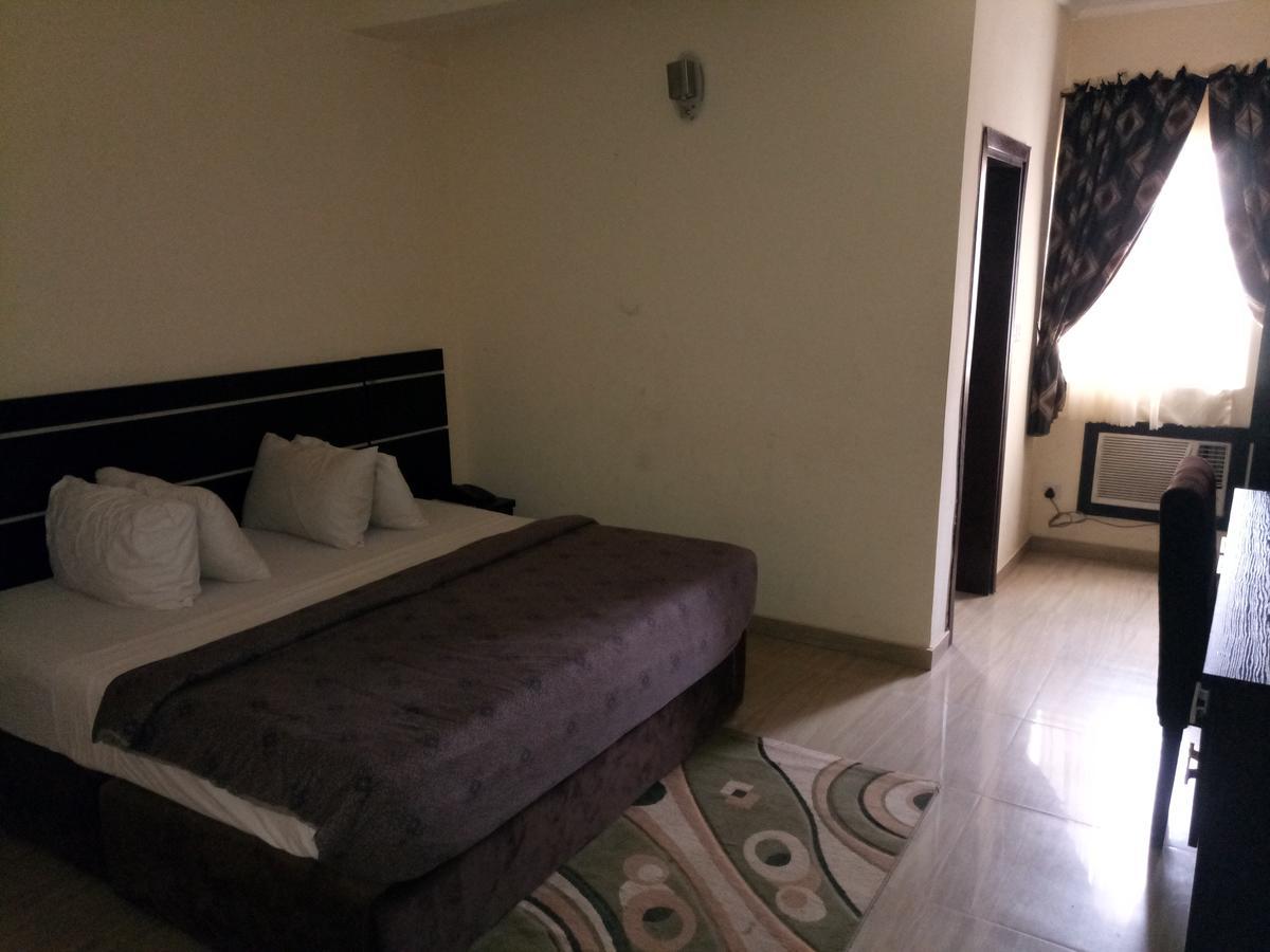 Hotel Benizia Asaba Exterior photo